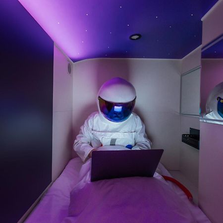 Capsule Hotel Constellation 91 리비프 외부 사진