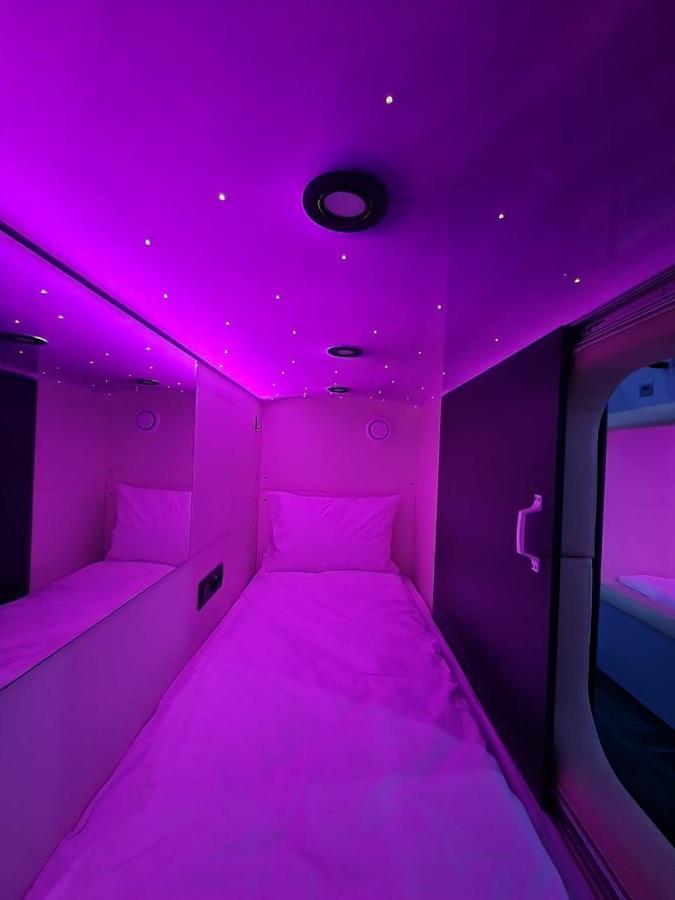 Capsule Hotel Constellation 91 리비프 외부 사진
