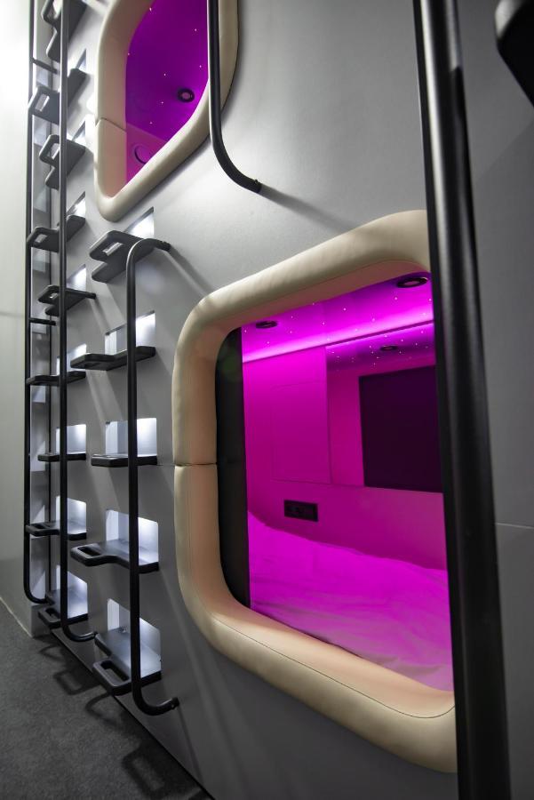 Capsule Hotel Constellation 91 리비프 외부 사진