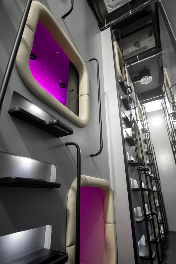 Capsule Hotel Constellation 91 리비프 외부 사진