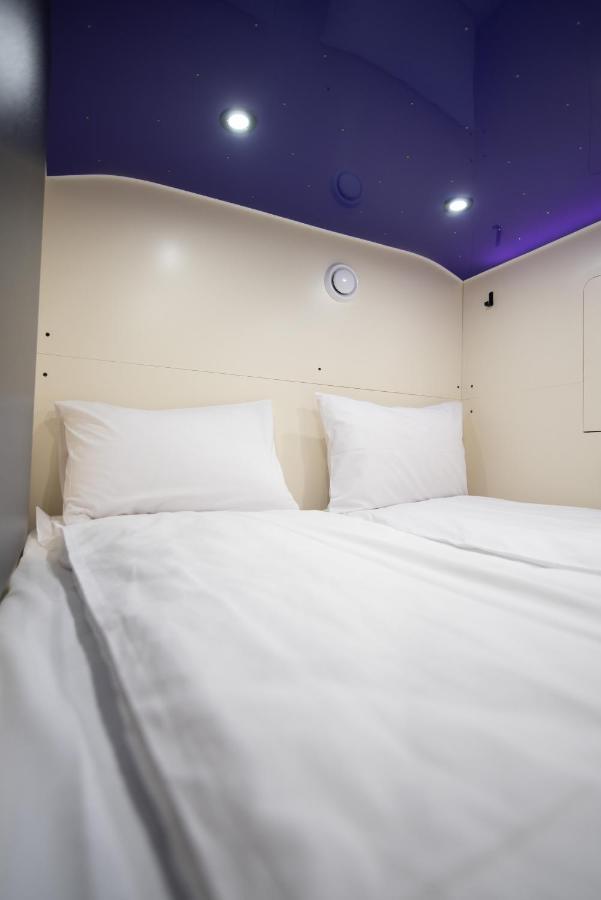 Capsule Hotel Constellation 91 리비프 외부 사진