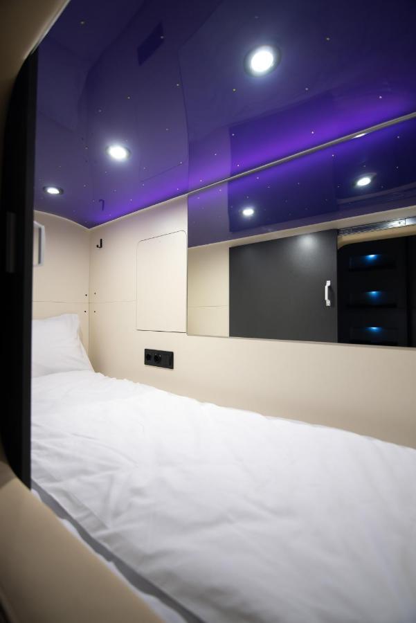 Capsule Hotel Constellation 91 리비프 외부 사진