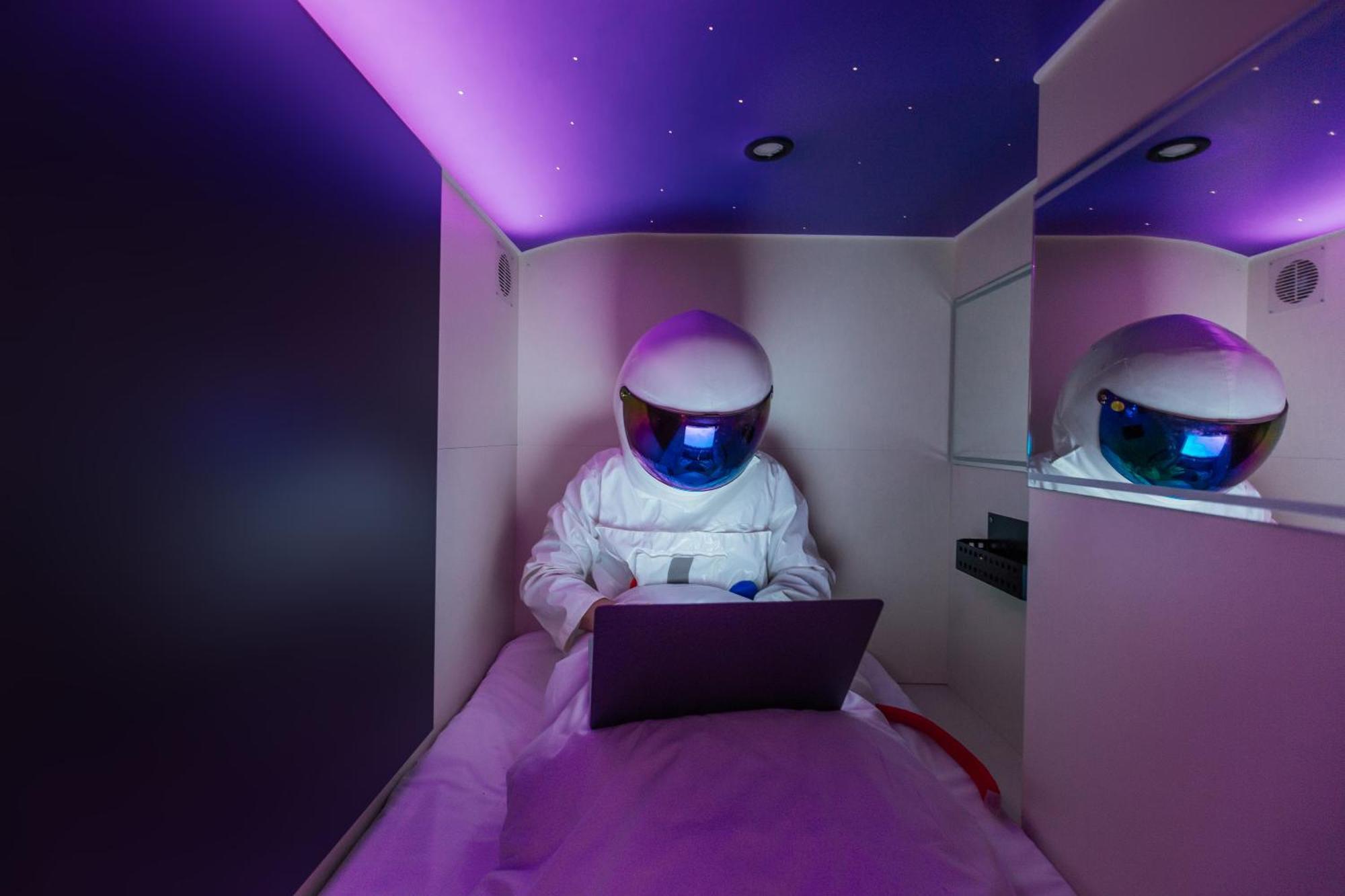 Capsule Hotel Constellation 91 리비프 외부 사진