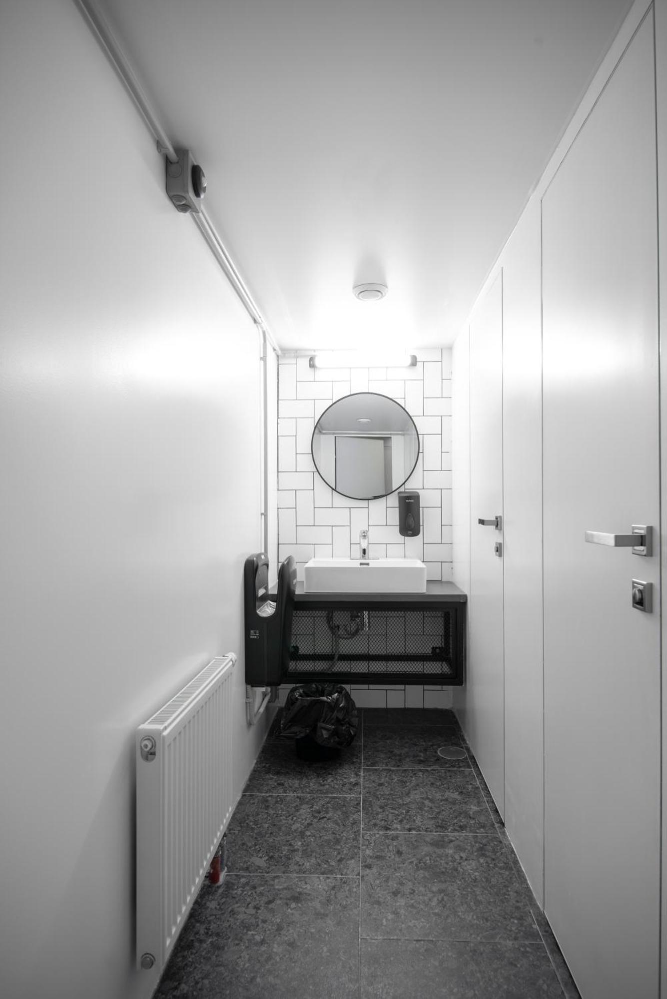 Capsule Hotel Constellation 91 리비프 외부 사진