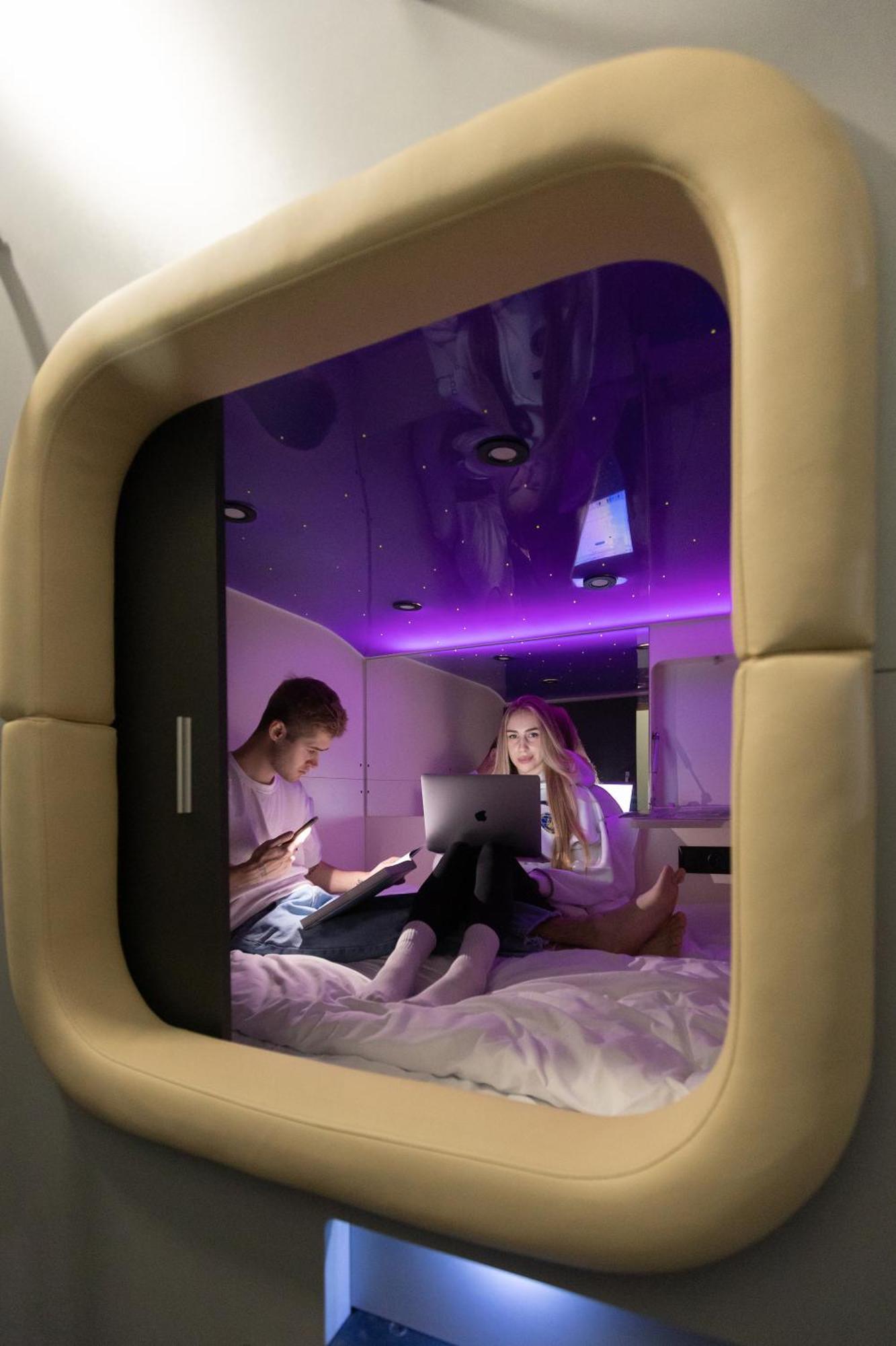 Capsule Hotel Constellation 91 리비프 외부 사진